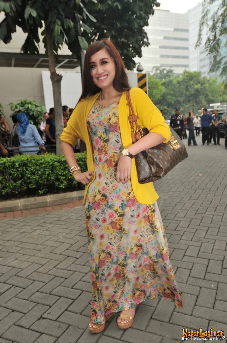 Septy Sanustika merasa lebih lega setelah lepas hijab. @KapanLagi.com®