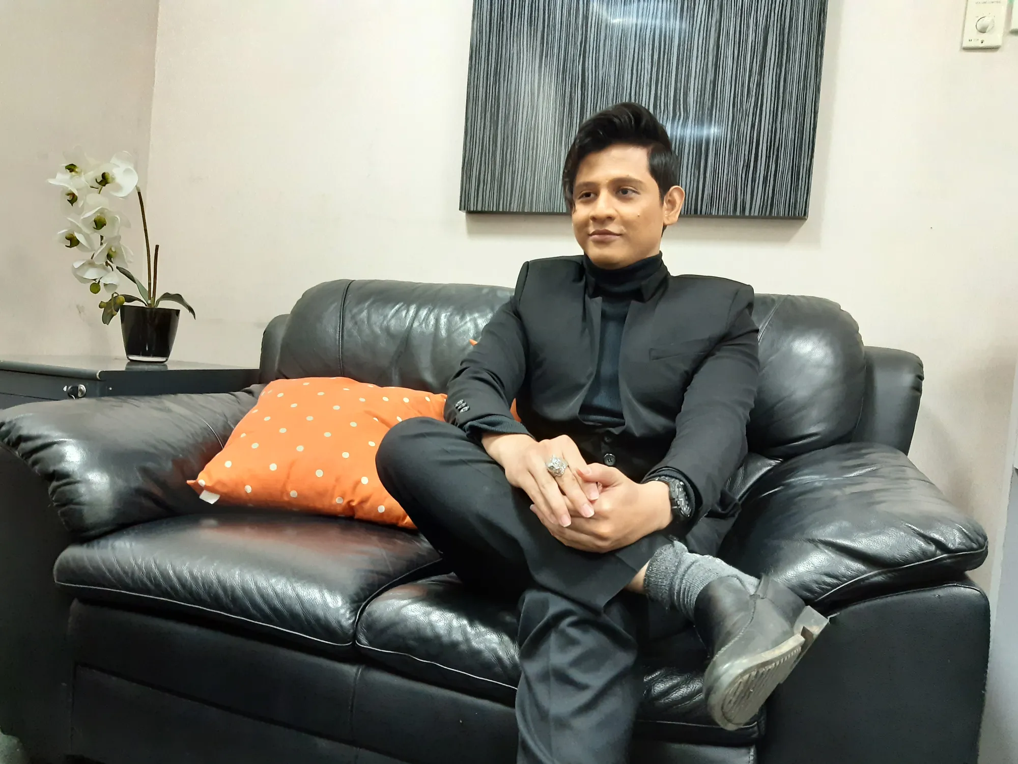 Garis Tangan Antv Dibilang Settingan Begini Tanggapan Para Host Kapanlagi Com