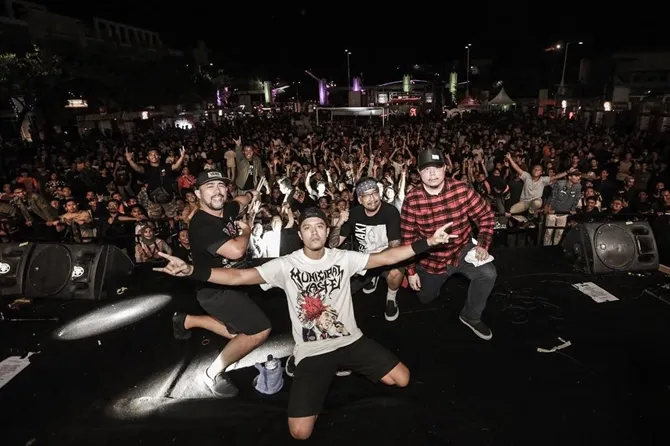 (credit : instagram.com/seringai_official)