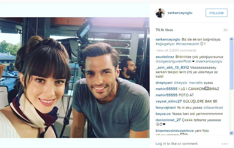 Serkan dan Ozge asyik selfie di tengah jeda syuting © Instagram.com/serkancayoglu