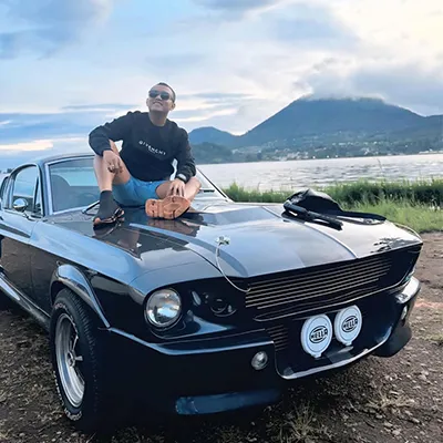 Serunya Denny Caknan Touring ke Bali Pakai Mobil Klasik