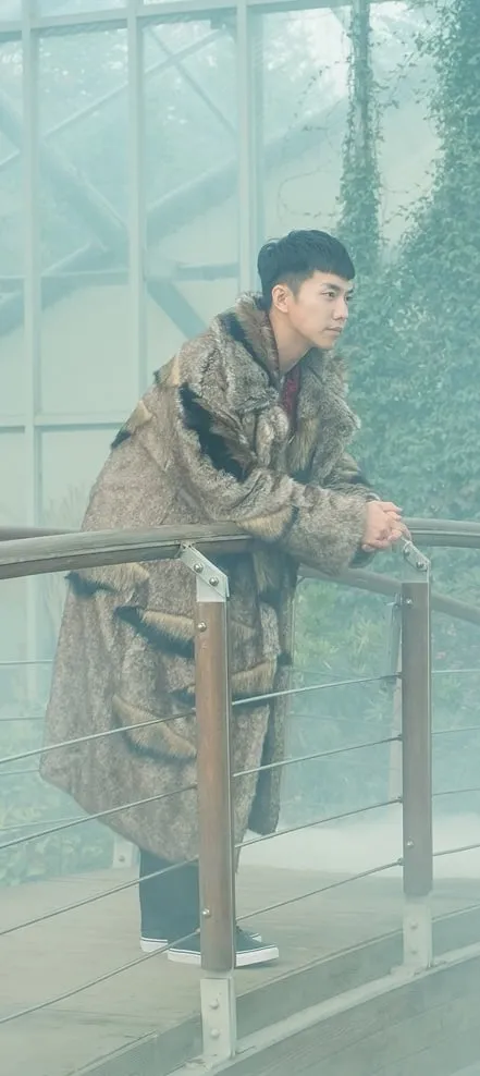 Lee Seung Gi saat syuting perdana HWAYUGI. © soompi.com
