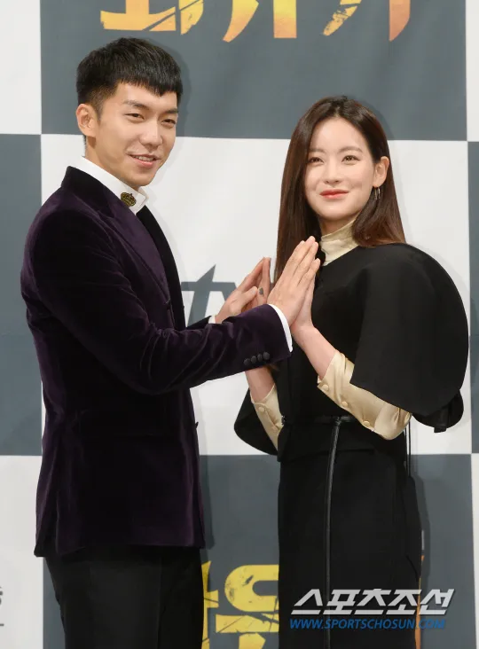 Lee Seung Gi berjanji bakal ikut training khusus dalam militer jika rating episode pertama tembus 10%. @ ports.chosun.com