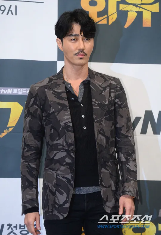 Cha Seung Won bakal bermain drama bareng Lee Seung Gi kembali setelah YOU ARE ALL SURROUNDED. @ ports.chosun.com
