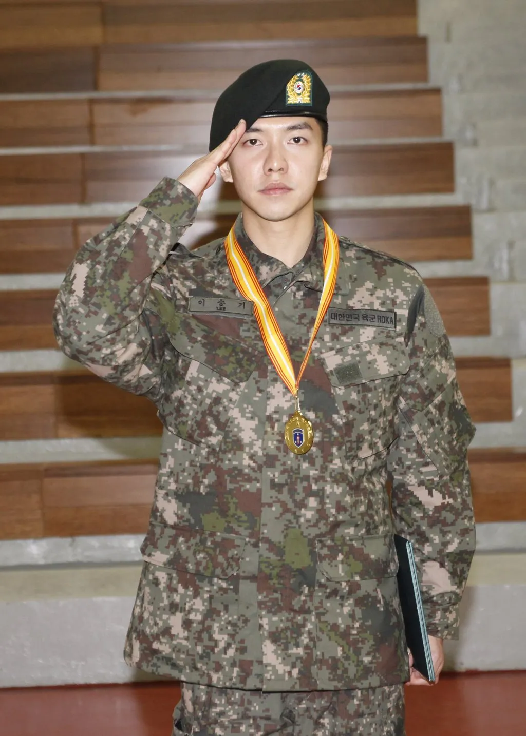 Lee Seung Gi aktor yang paling dirindukan untuk kembali. ©Instiz.net