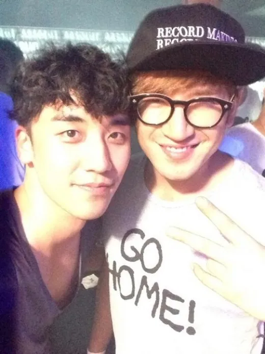 Seungri dan Minwoo tampak dekat. ©soompi.com