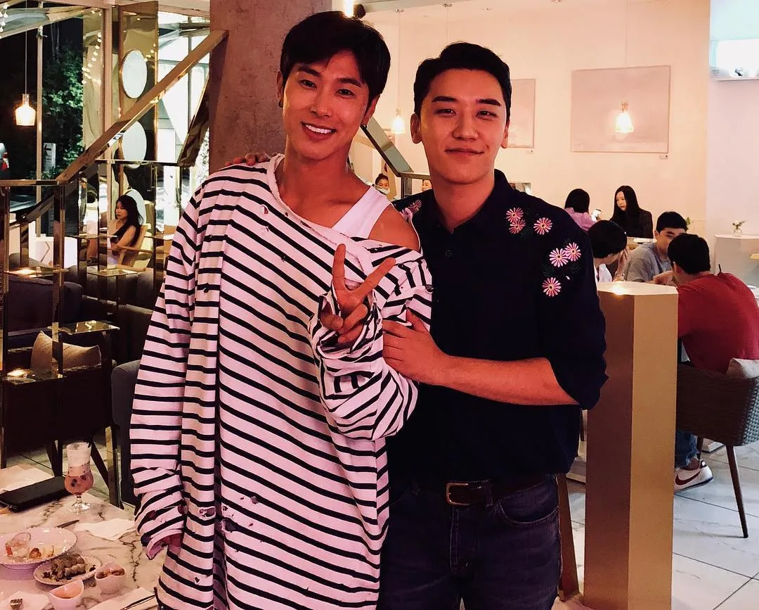 Yunho memberi dukungan untuk Seungri © instagram.com/seungriseyo