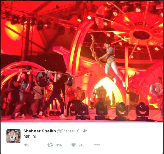 Memakai sling dan mengangkat panah, Shaheer Sheikh siap memukau penonton © Twitter.com/Shaheer_S
