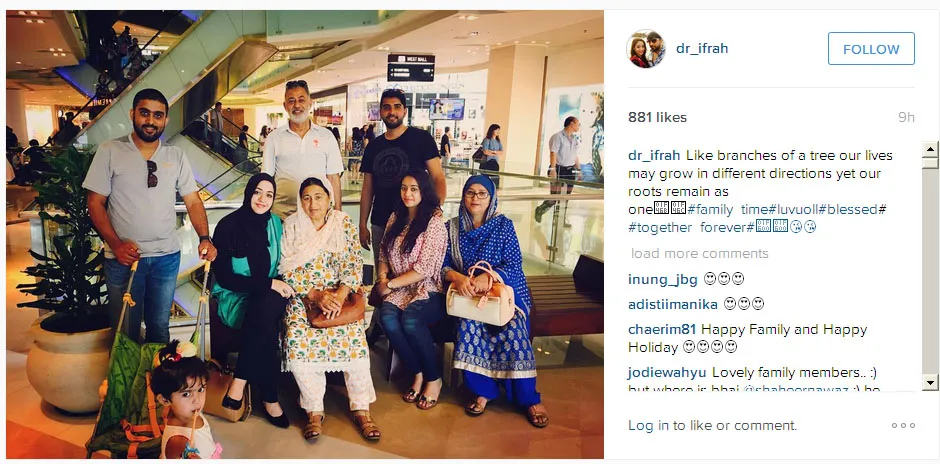 Lucunya ekspresi Aairah yang ada di barisan paling depan © Instagram.com/dr_ifrah