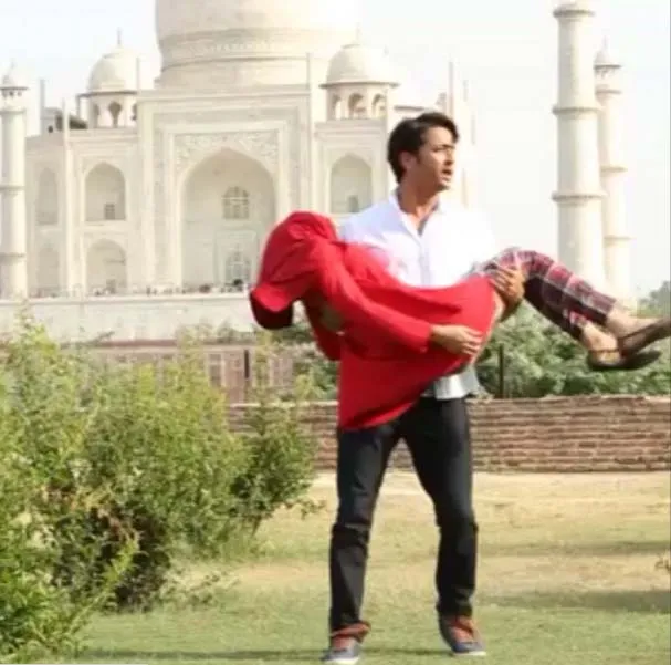 Shaheer gendong mesra Nabila Syakieb, bikin iri ya? @instagram/otis_hahijary