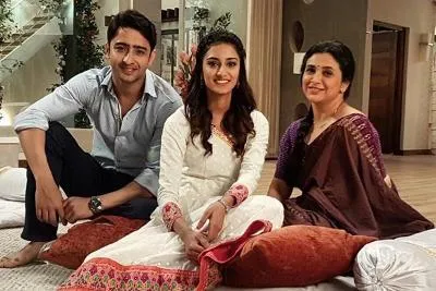 Ishwari merayu Sona agar mau menikah dengan Dev ©indiatimes.com
