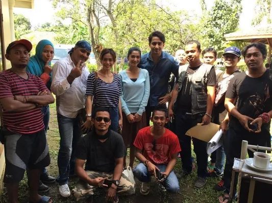 Shaheer dan kru di hari terakhir syuting 'Namaku Yusuf' ©instagram/doublehairstudio