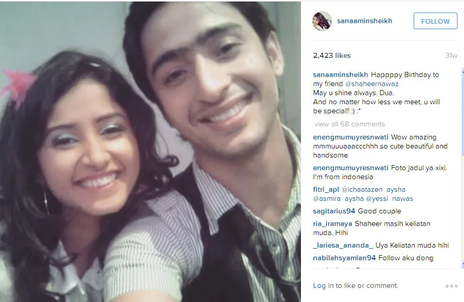 Sana dan Shaheer saat masih sama-sama muda sedang selfie bareng © Instagram.com/sanaaminsheikh