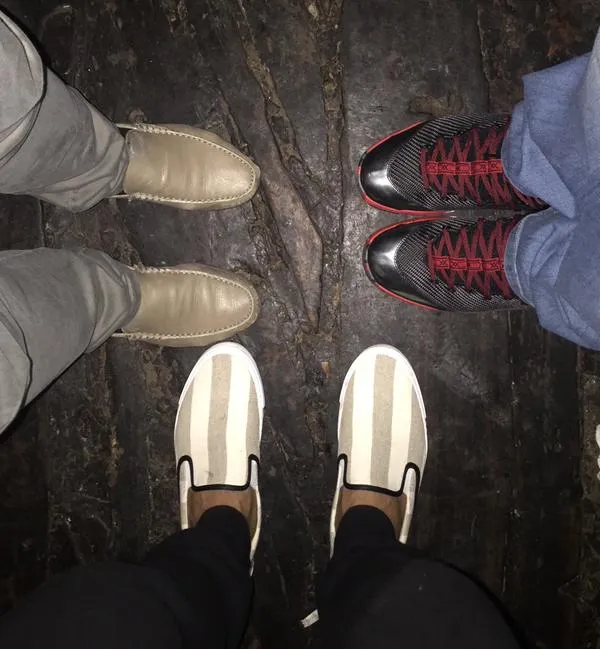 Ayo tebak! Siapa pemilik sepatu ini? @twitter.com/Shaheer_S
