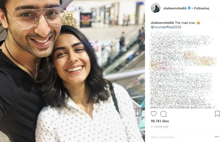 Shaheer Sheikh dan Mrunal selfie mesra ©instagram/shaheernsheikh