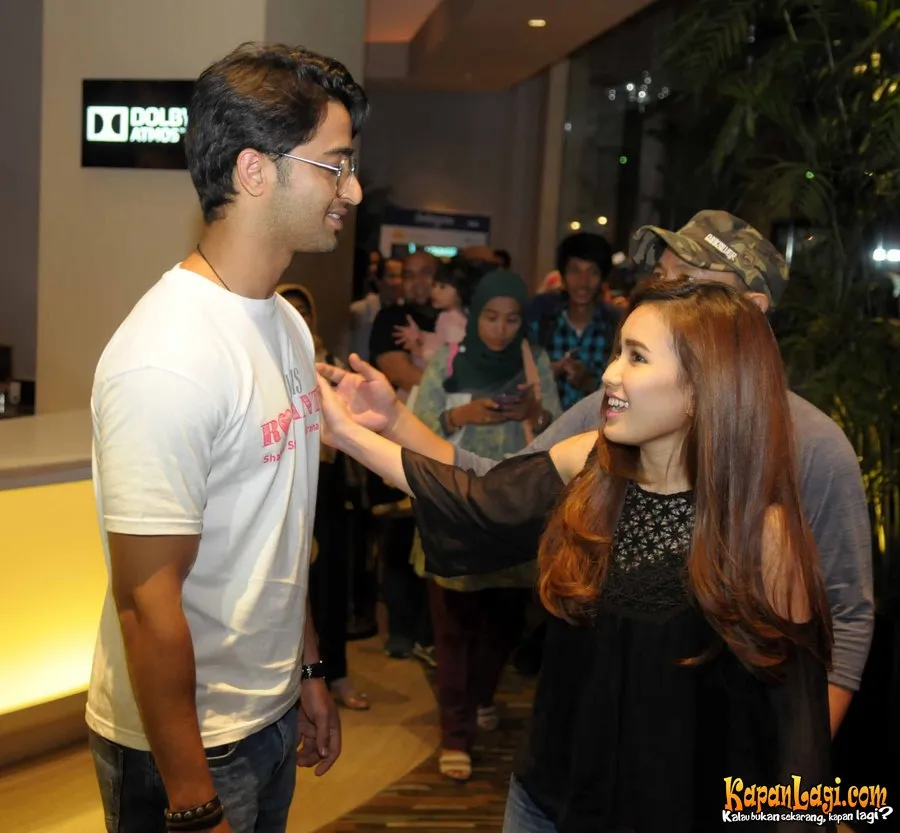 Ayu berharap media tak bicara aneh-aneh terkait kabar hubungannya dengan Shaheer © KapanLagi.com®/Bayu Herdianto