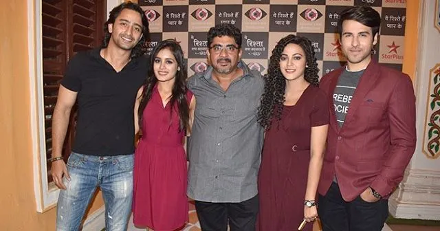 Shaheer dan tim serial barunya ©instagram/shaheernsheikh