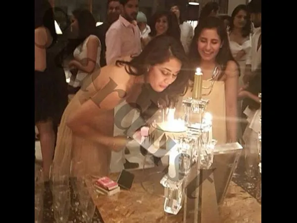 Ini dia Mira Rajput saat gelar pesta bridal shower, meriah kan? @filmibeat.com