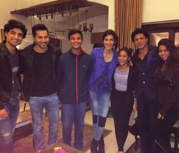 Suhana Khan temani Shahrukh Khan nonton premiere DILWALE. ©pinkvilla