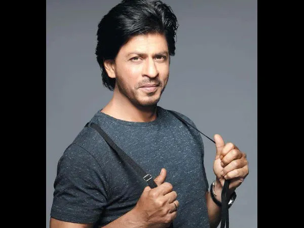 Shahrukh Khan tersipu malu karena jadi pria yang paling diinginkan di muka bumi @filmibeat.com