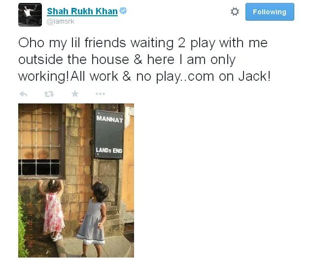 Ini dia dua teman kecil Shahrukh Khan yang sudah menunggu di Mannat @twitter.com/iamsrk