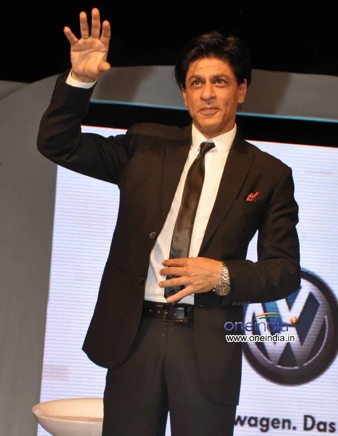 Shahrukh Khan 'kalah' dari Sunny Leone di Google. @oneindia.in