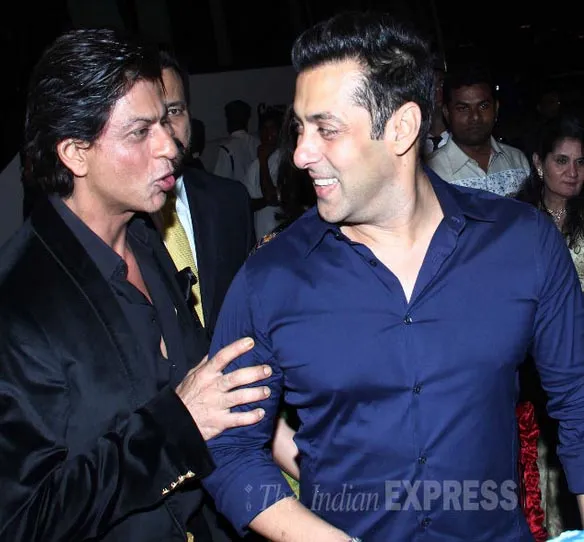 Shahrukh dan Salman di nikahan Arpita. @indianexpress