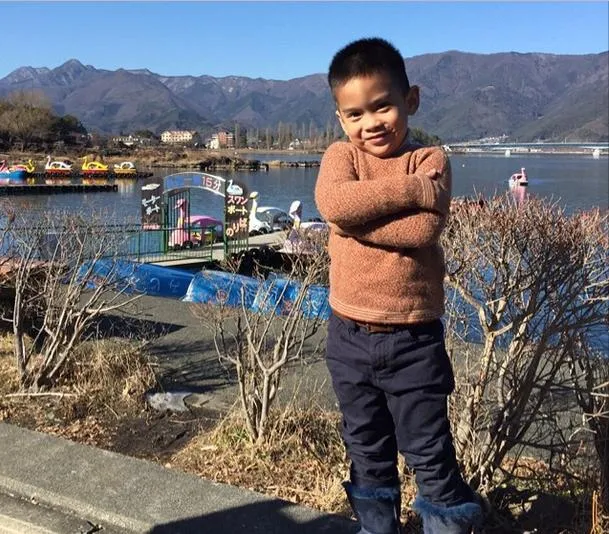 Shaien berpose ala Pocoyo @ instagram.com/therealdisastr