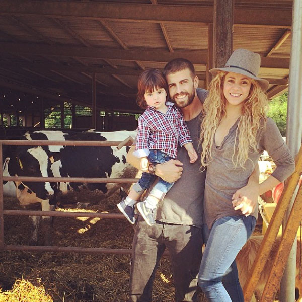 Shakira beserta kekasih dan anaknya @ istimewa