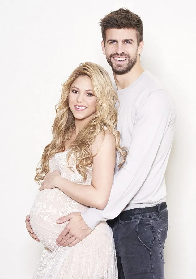 Shakira makin cantik saat hamil besar @ dailymail.co.uk