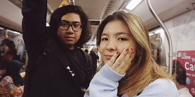 Kenangan Shalom dan Ocha saat travelling. © Instagram/sharazaaa