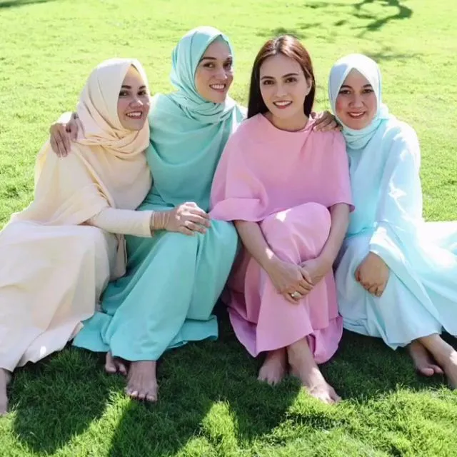 Shandy Aulia miliki tiga kakak Muslim. 姆nstagram Shandy Aulia