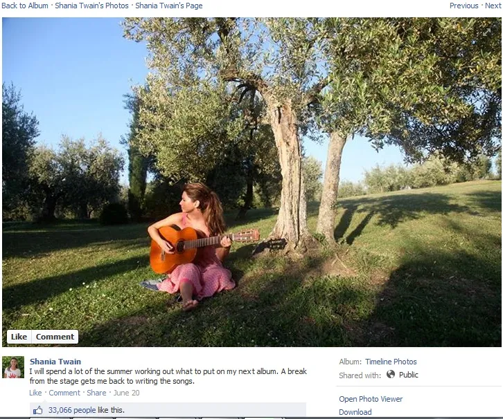 Foto terbaru Shania di Facebook. Masih cantik, ya! @Facebook/ShaniaTwain