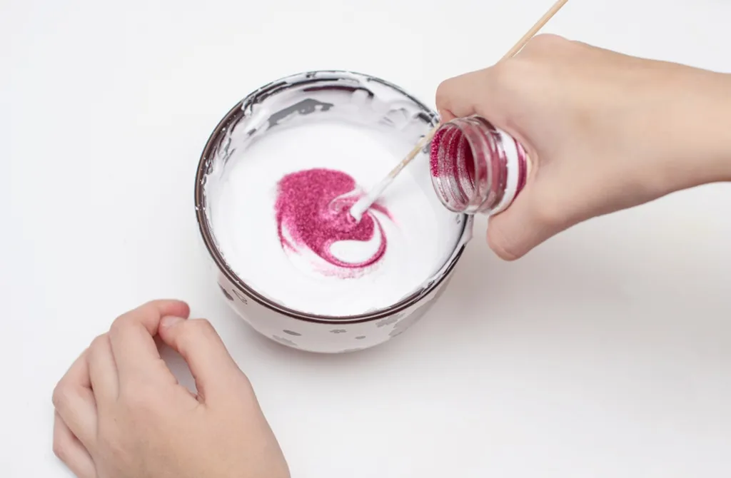 Ilustrasi membuat slime (credit: Shutterstock)