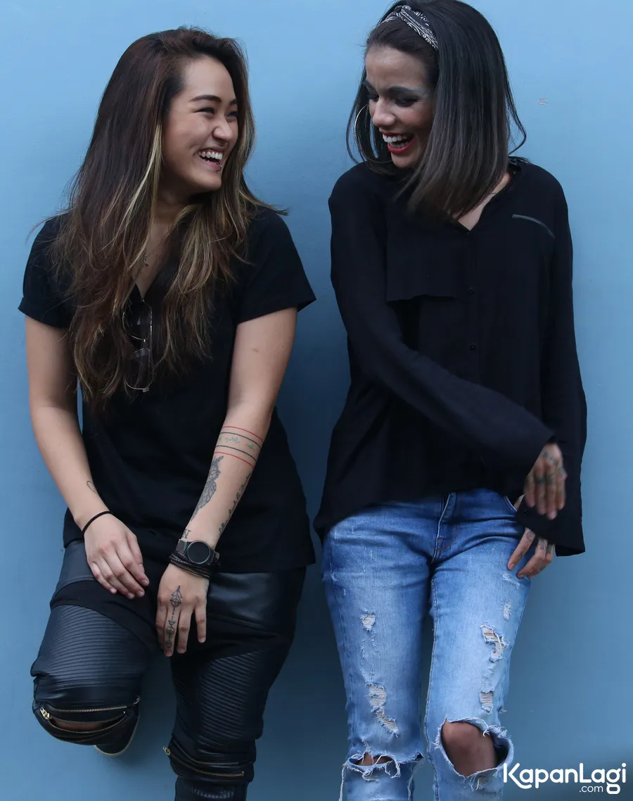 Vanesha dan Sheila yang diduga sebagai pasangan lesbian © KapanLagi.com®/Budy Santoso