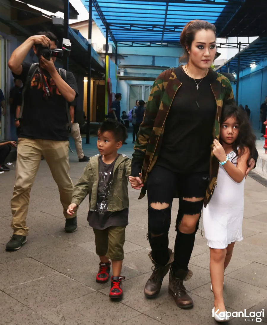Anak-anak Sheila sudah sangat dekat dengan Vanes//©KapanLagi.com®/Budy Santoso