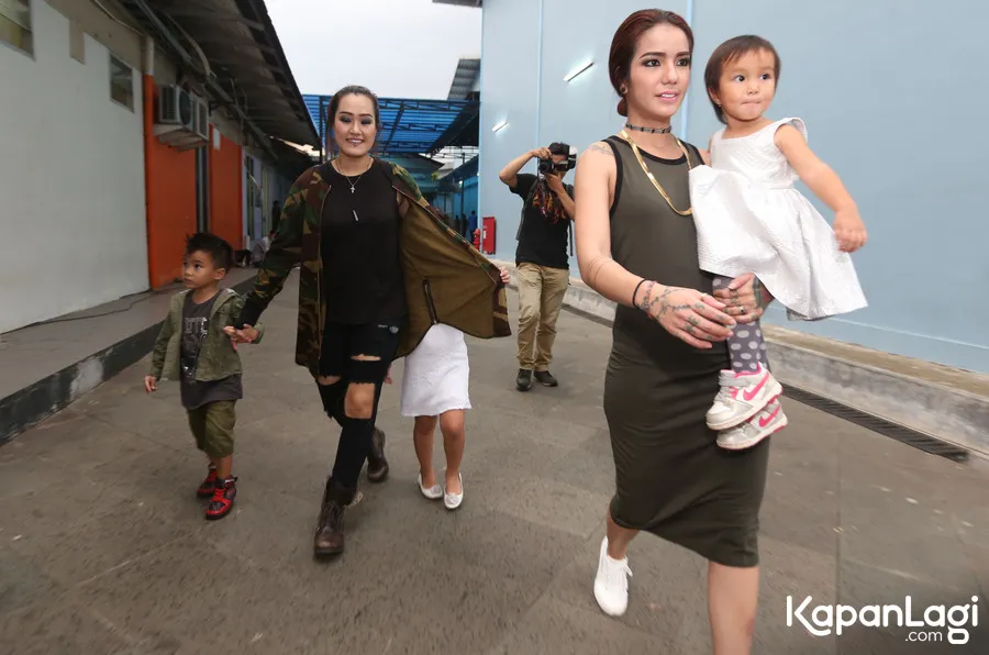 Sheila: Kita soalnya jobnya bareng terus, sih ya. Jadi nggak mungkin aku pergi terus dia sendiri/©KapanLagi.com®/Budy Santoso