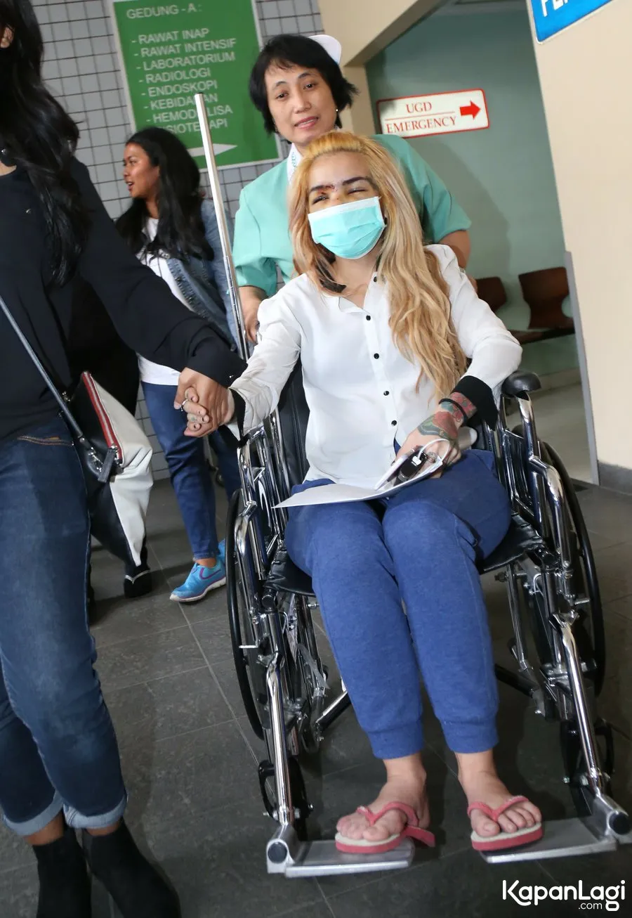 Sheila Marcia akhirnya pulang setelah sempat mengalami tabrakan pada hari Sabtu lalu. ©KapanLagi.com/Agus Apriyanto