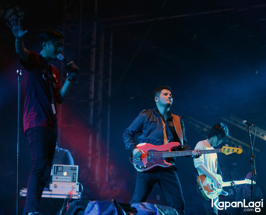 Sheila On 7 menggebrak panggung WTF Stage. ©KapanLagi.com/Muhammad Akrom Sukarya