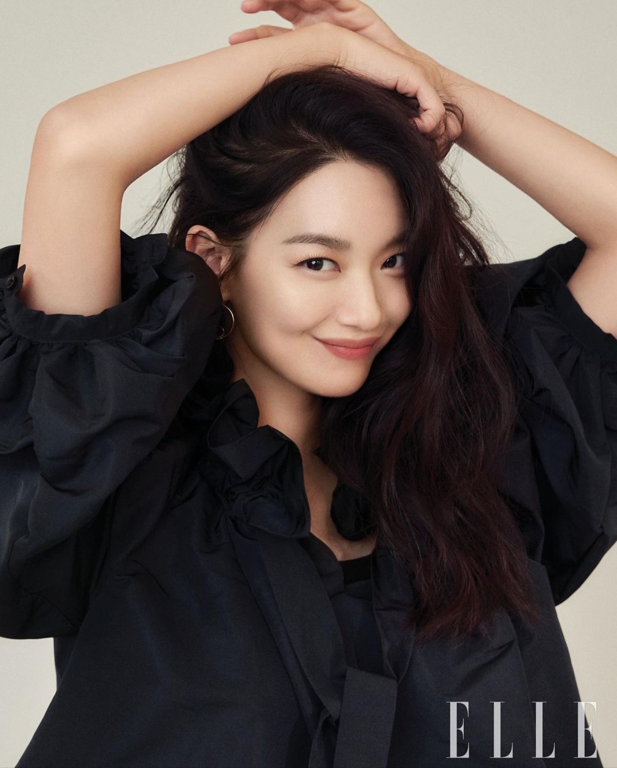 Shin Min Ah's beauty in Elle Magazine Korea (credit:instagram.com/ellekorea)