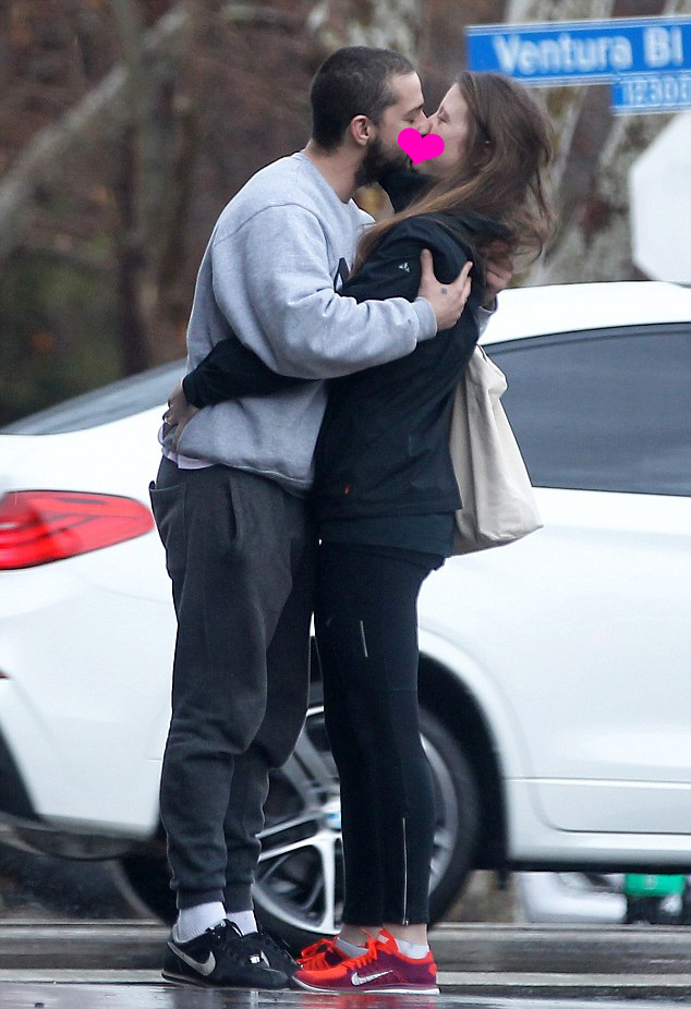 Ciuman mesra, Shia dan Mia balikan? © dailymail.co.uk