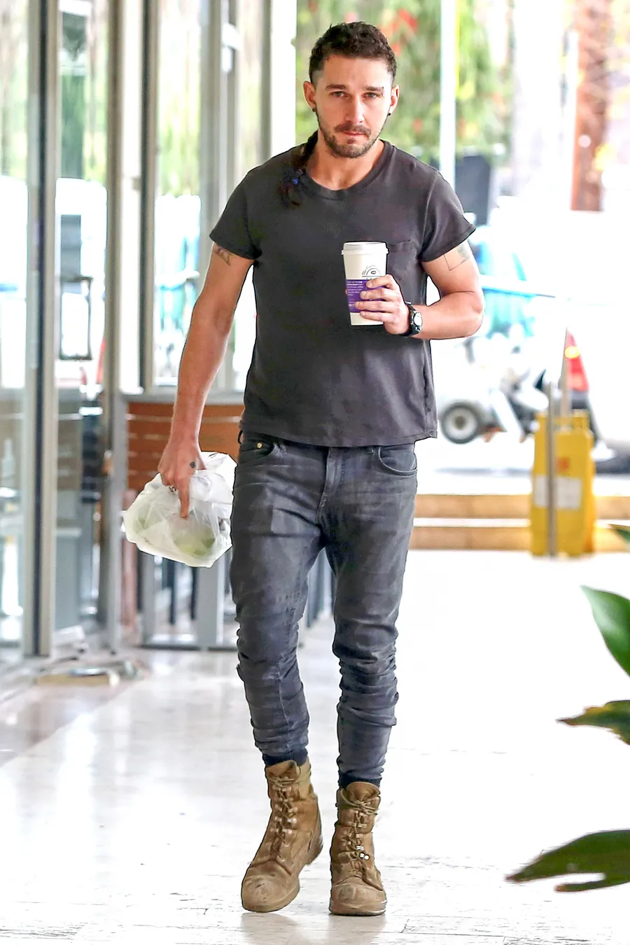 Shia LaBeouf murka saat ditanya hubungannya dengan Megan Fox © Splashnews.com