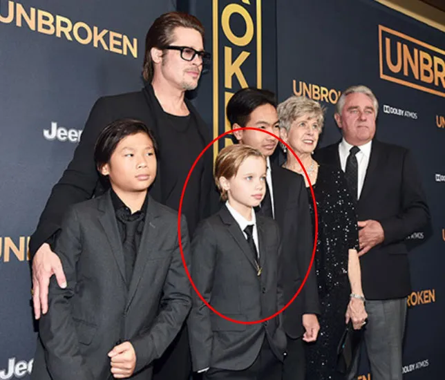 Shiloh di antaranya keluarganya @ usmagazine.com