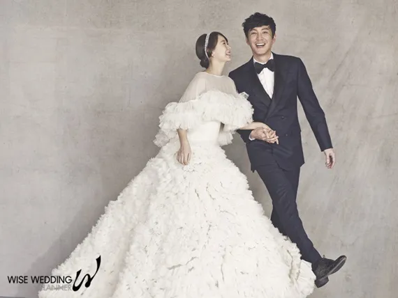 Foto pernikahan Shim Yi Young dan Choi Won Young @soompi.com