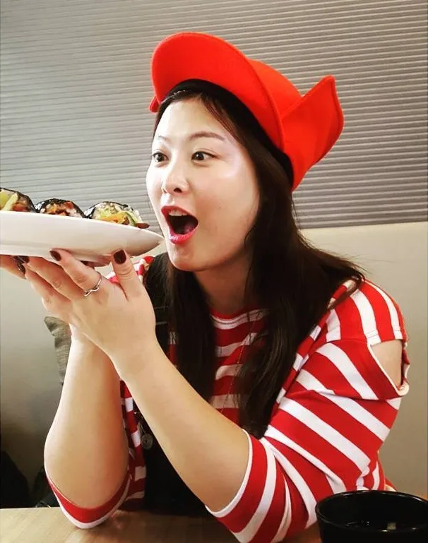 Dia mencoba mengurangi nafsu makan instagram.com/shimjinhwa