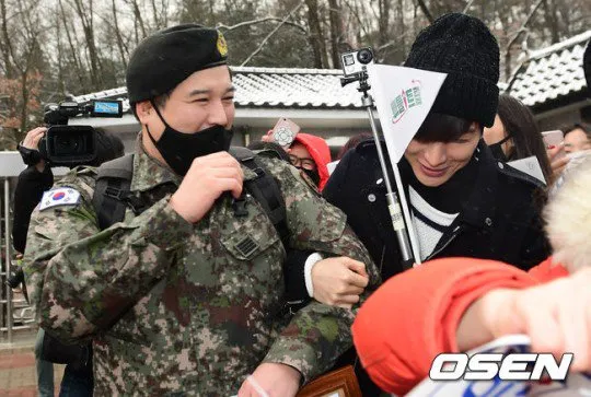 Shindong dapat kejutan dari Leeteuk © OSEN