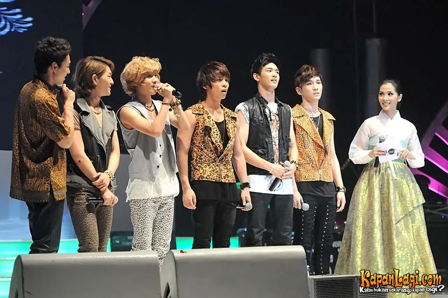 SHINee saat menjadi bintang tamu di  gelaran konser persahabatan Indonesia-Korea tahun 2011 @KapanLagi.com