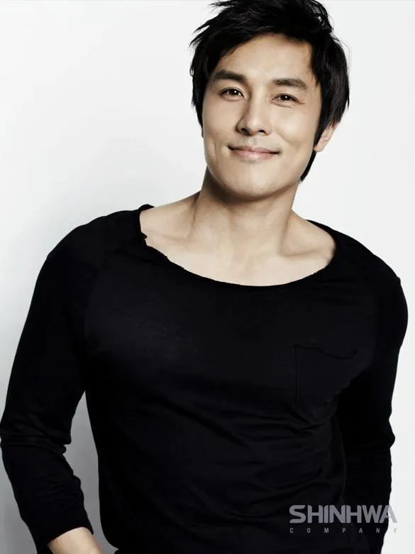 Dongwan ingin menikah gara-gara lihat juniornya © Shinhwa Company