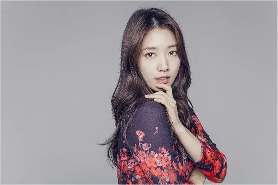 Nggak disangka tipe cowok Park Shin Hye pria yang mirip dengan ayahnya.  @hancinema.net
