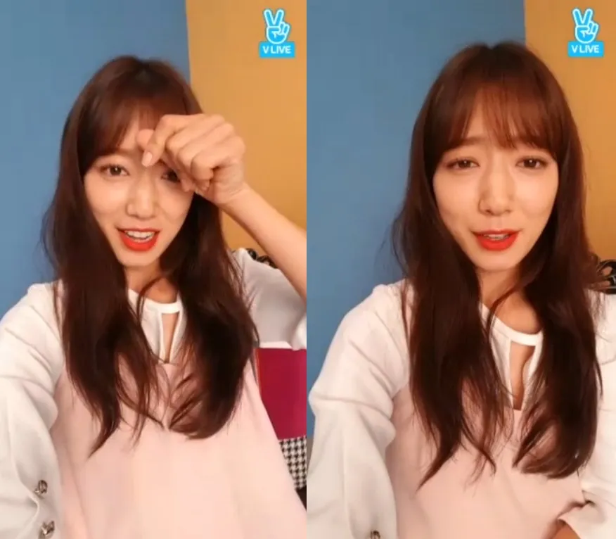 Park Shin Hye saat siaran V Live. ©soompi.com
